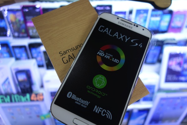 『GALAXY S4』海外版(GT-I9500)をバンコク MBKで購入！