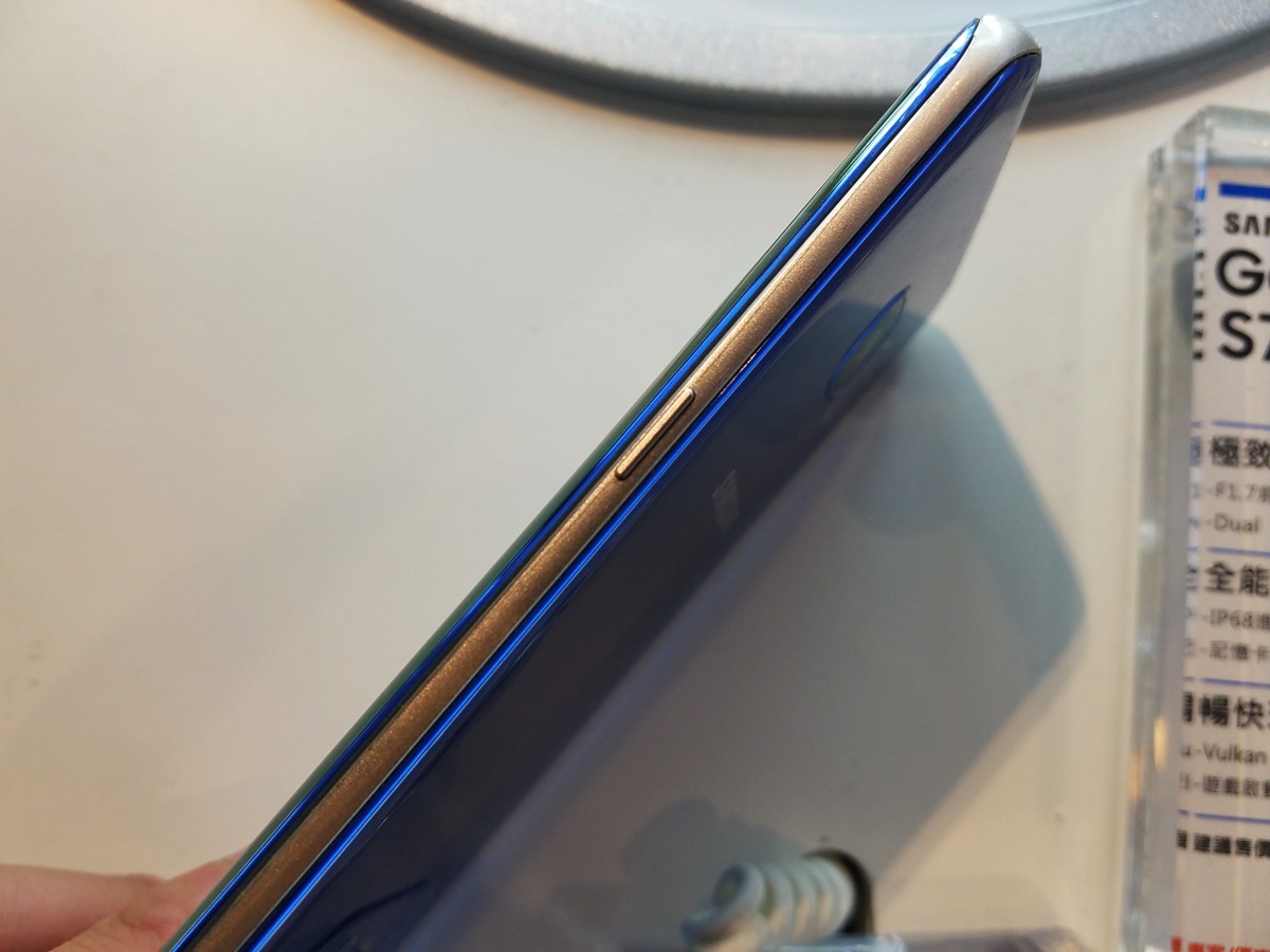 Galaxy S7 edge Blue Coral(台湾版)