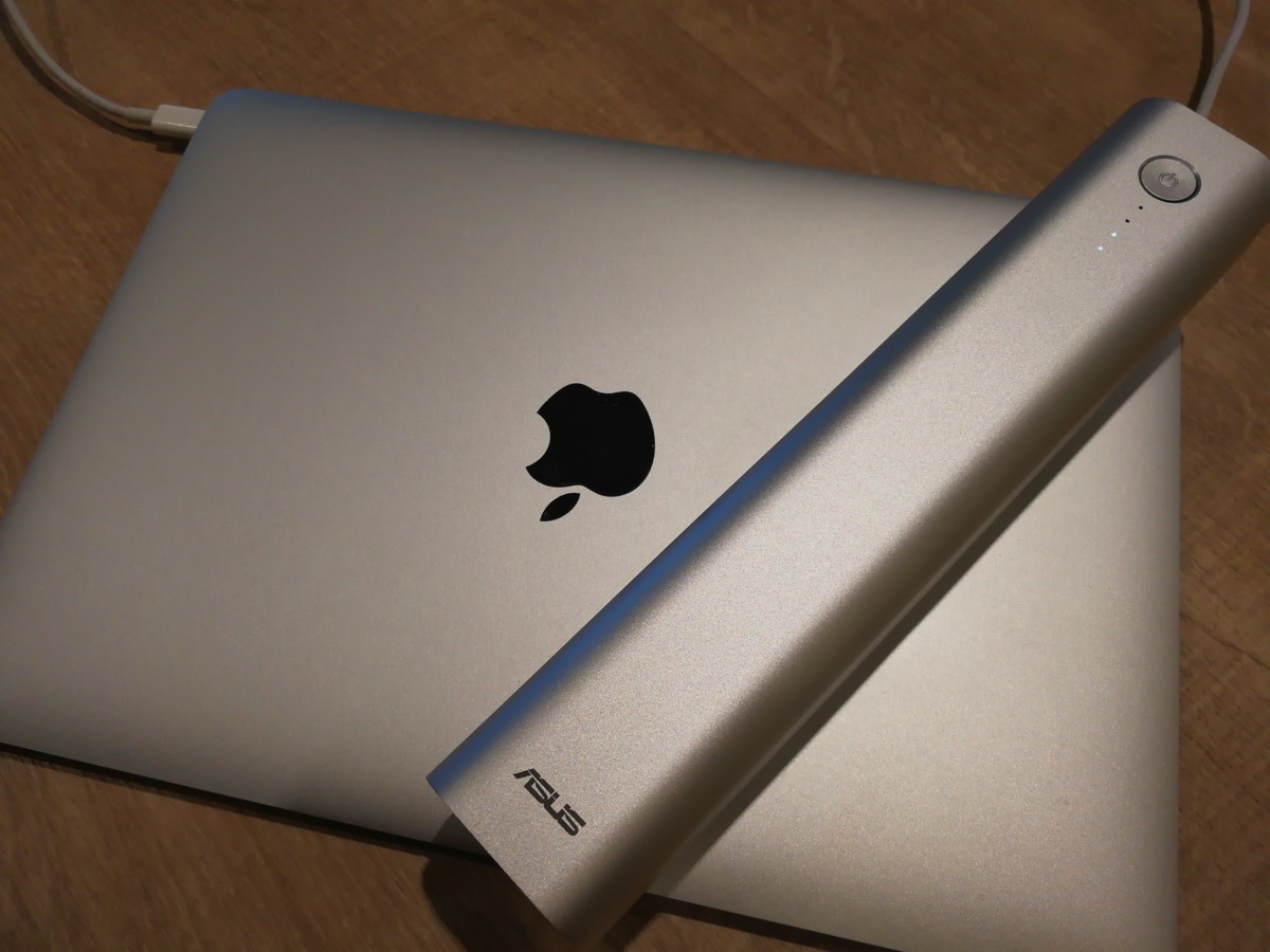 ASUS「ZenPower Max」でMacBookを充電