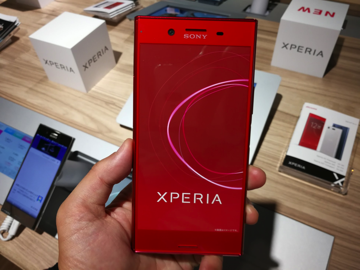 「Xperia XZ Premium SO-04J」新色「Rosso」