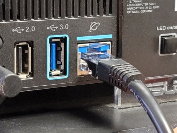 アクセスポイントのWANポートにLANケーブルを接続する