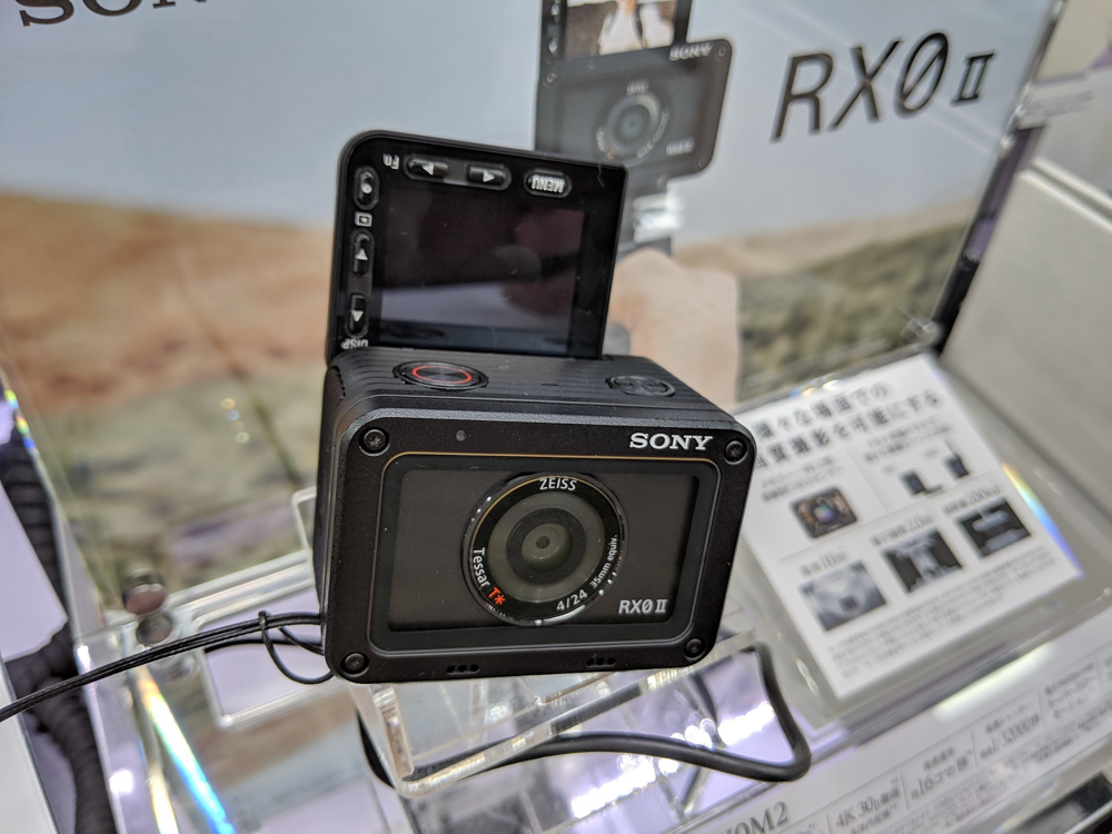 260409_RX0II.png 後継機として発売された「RX0 II」